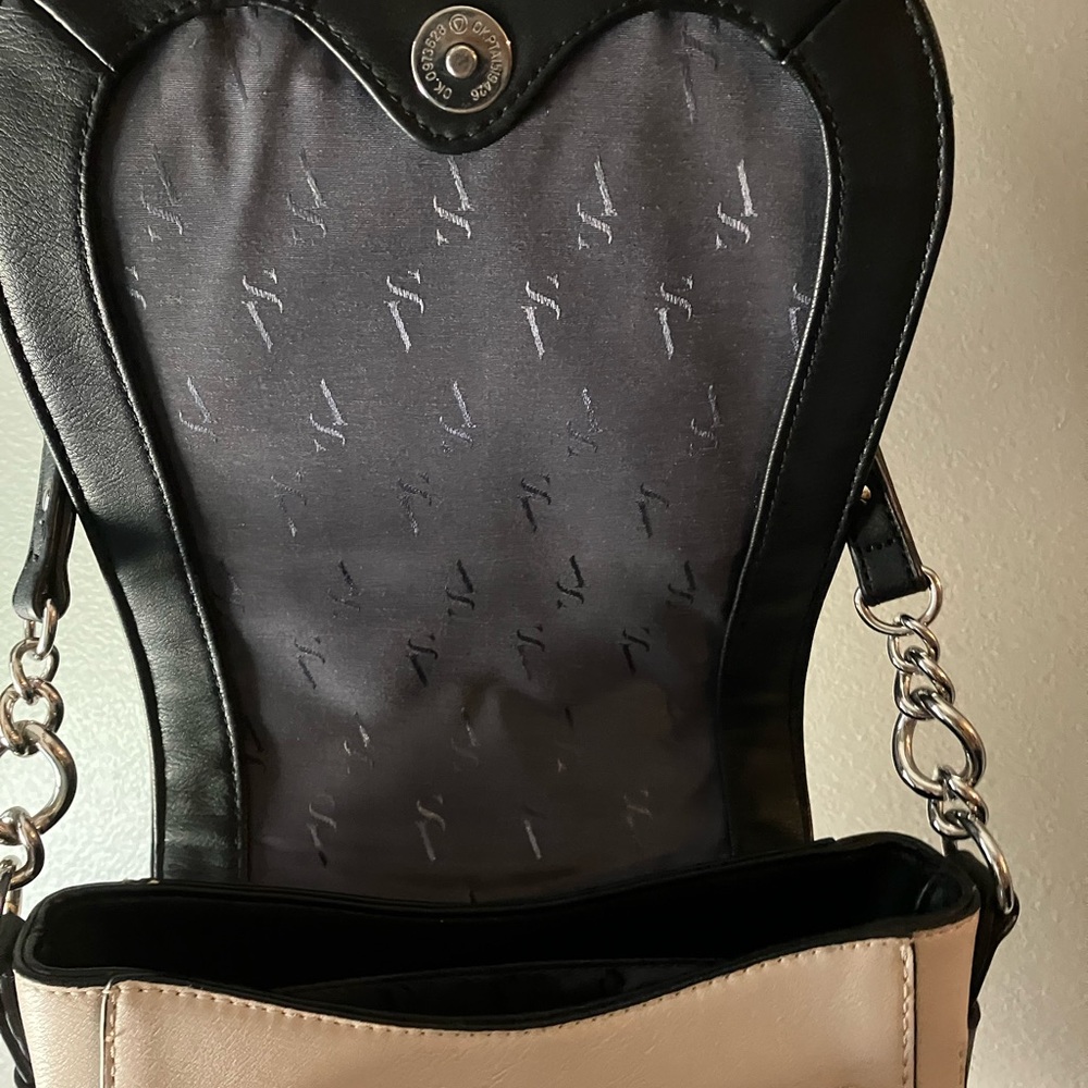 Vera Wang Black and White Shoulder Bag - Picture 5 of 6